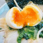 魂心家 - 味玉は良い半熟加減です♪