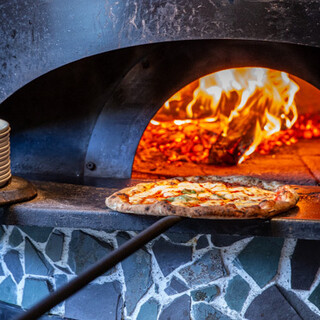 生地から食材まで、店主の全てを注ぎ込んだ渾身のピッツァ