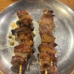 のかおい - かしら　左:味噌味　右:塩味　こんなにお肉があって100円