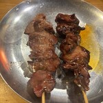 のかおい - レバー　左:塩　右:タレ　100円は破格