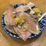 のかおい - タン刺し　こんなにあって200円　爪楊枝で食べます