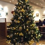 エッグスンシングス - 店内のクリスマスツリー