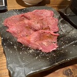 万両 南森町店 - 塩タン焼き ¥1,100