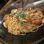 酒肴フクヤマ - 燻製ベーコンとキノコのトマトパスタ