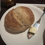 ハチカフェ - パンはお肉料理の時に運ばれてきましたが、お魚料理の時から頂けるようにお願いしたらよかったなと思いました♡次回はそうしよう♡