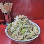 ラーメン二郎 松戸駅前店 - 小ラーメン1000円麺少なめ。ヤサイ多め、ニンニク少なめ、アブラ少なめ。