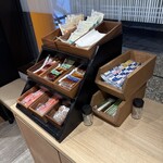 松屋 - 持ち帰り用のドレッシング、紅生姜など