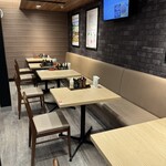 松屋 - テーブル席