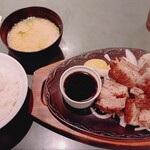 ダル食堂 - 牛バラ煮込みステーキM300g定食2200円（2025年12月）