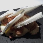 レフェルヴェソンス - 熟成和栗のクリームと竹炭プララン、ブールノワゼットのアイスクリーム、黒オリーブ、タカラ牧場の「小さなトム」のムース