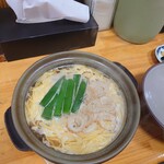 鍋焼きラーメン千秋 - 生卵が隠れてマス