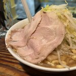 極太濁流ラーメン ら・けいこ - 薄切りチャーシュー