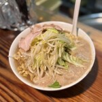 極太濁流ラーメン ら・けいこ - ガツンとくる。濃厚豚骨醤油スープ