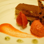 プロトンダイニング - バナナのティラミスとフランボワーズのソルベ