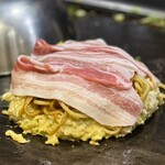 たぴおか食堂 - 中太麺がのっかっても中までしっかり熱が入る
      鉄板の厚みと、温度と色んな技がないとできない
      店主の想いがつまってる ( ﾟ∀ﾟ)・;’.、ｸﾞﾊｯ!!  