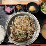 亀喜 - 牛バラもやし炒め定食