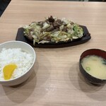 びっくり亭本家  - 焼肉1.5枚　1350円、ご飯（中）250円