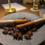 RESTAURANT LUKE with SKY LOUNGE - 「アンティパストカルド」鴨とフォアグラを揚げ春巻きのようなスティックスタイルにしてあります。下に敷いてある八角もとてもいい香りです。