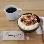 Mamie&mamie - アサイーボウルとホットコーヒー