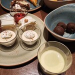 올데이 다이닝 모자이크 - 디저트. 음...