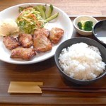 ひがし山のかふぇ - 日替わりサービスランチ　グリルチキン選べる３種のソース