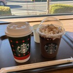 スターバックス - ドリンク写真:ハイビスカスティーとフラペチーノ
