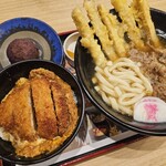 資さんうどん - 料理写真: