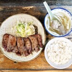 一隆 - 牛タン焼定食（タン10切れ）2,500円