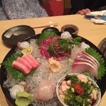 創作料理とてっちりのふくまさ - 刺身盛り合わせと馬刺し