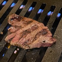 完全個室焼肉かなう - ハラミを焼く‼️