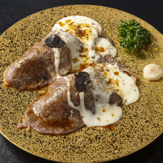 【星夜の宴三大名物】A4黒毛和牛のリブロース肉寿司