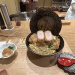かつ丼 ニューバーボン - KATSUDON　X（厚切りロース200g）