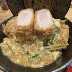 かつ丼 ニューバーボン - KATSUDON　X（厚切りロース200g）のアップ