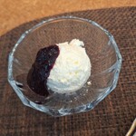 Cafe slack cats - 今週のランチクリームチーズのブルーベリーソースがけ