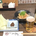 鳥や 小鉄 - 瓶ビールと鶏かわポン酢と付き出し