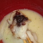 甘味茶屋 ぶどうの木 - 小豆は少な目で甘さも控えめで白味噌とよく合います