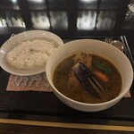 ターラ - ポーク野菜（辛さ普通、ご飯少なめ）