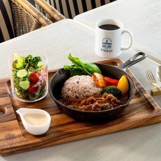 PIER21 MUSIC CAFE & BAR_2