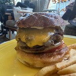 イル フロッグス - チリチーズバーガー(チェダーチーズ)1,980円