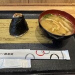 おむすび権米衛 - 料理写真:黒毛和牛としば漬けのおむすび＋豚汁
