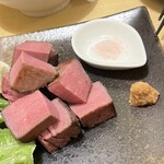 酒と肴 純 - これが名物の純の牛タン