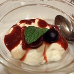 IL MERCATO ANGELO - パンナコッタのアップ