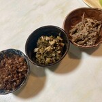 玉川食堂 - 小鉢（かつおつくだ煮、チャムサイ、いりこぬかみそ