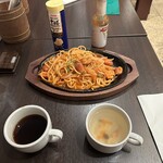 洋食キッチン シャトー - 【2025.12.23(火)】太麺ナポリタン（麺220g＋スープ）980円＋ドリンクバー0円