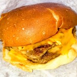 モスバーガー - 黒毛和牛のダブルチーズバーガー
