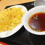 中華料理 蓬莱 - チャーハン（並）スープ付き