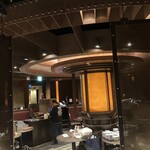 青龍門 - 真ん中がドリンクバー、スープバー