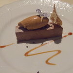 リストランテ・イ・ルンガ - ミルクチョコレートのムース塩キャラメルジェラート添え