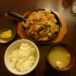 トンテキDiningらくとん亭 - 野菜たっぷりオイスター炒め定食（7５０円）