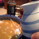 らー麺土俵 鶴嶺峰 - スープ割りがサイコーに美味い